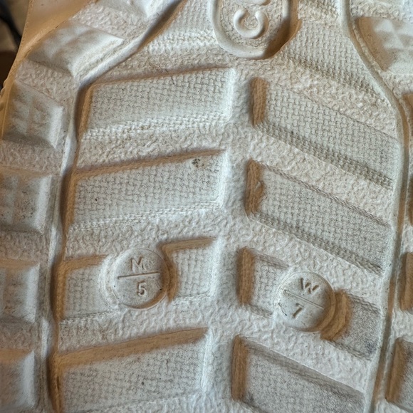 Crocs white with winter gray fuzzy insides M5/W7 - Picture 2 of 9